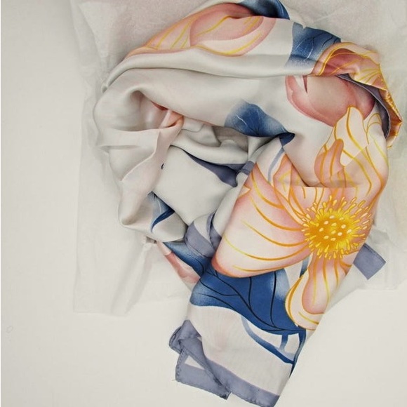 Elegant Floral Silk Scarf. - Picture 2 of 6